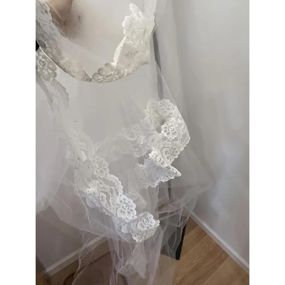 Very Long Vintage White Lace Trim Bridal Veil - Picture 9 of 14